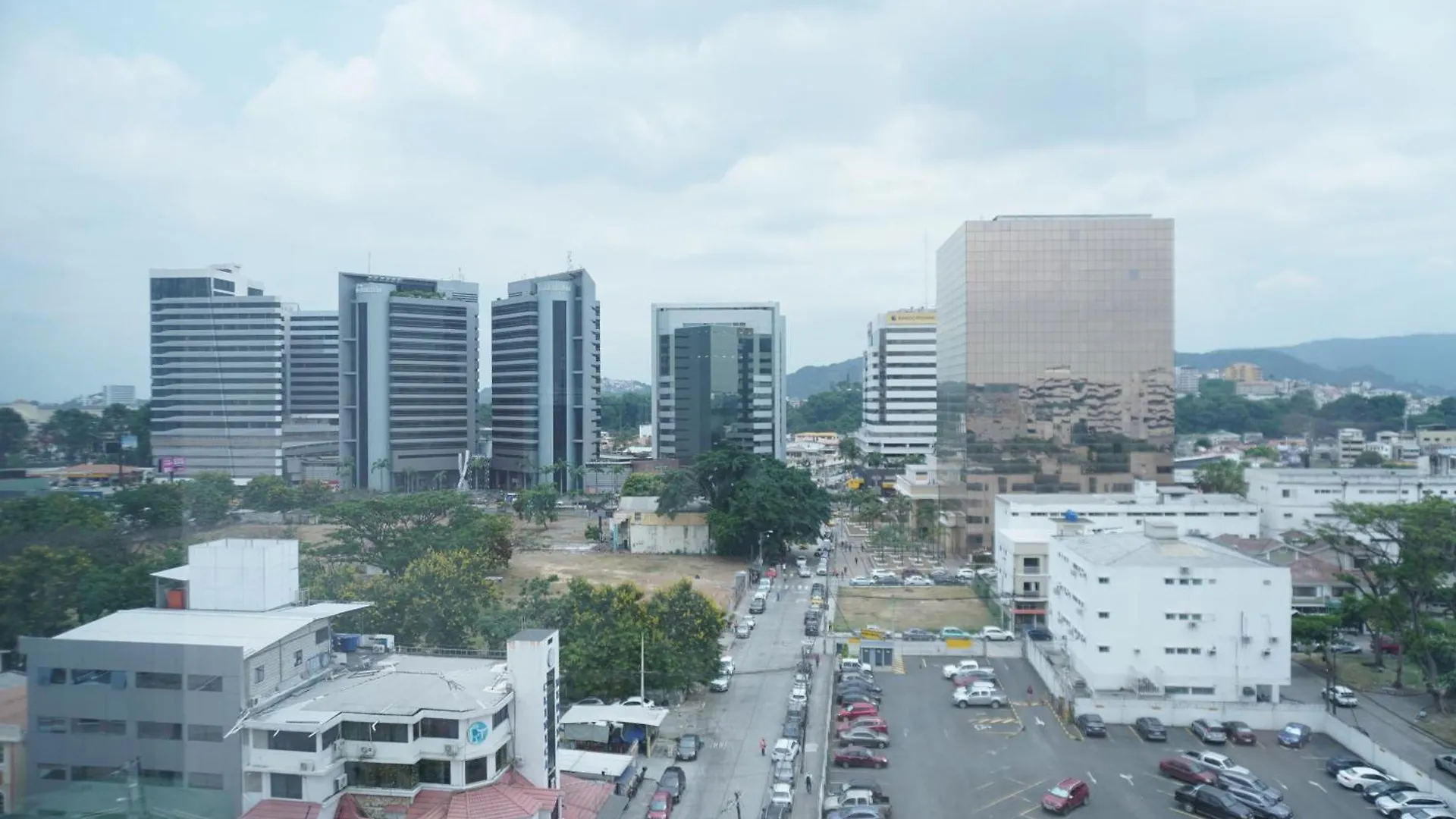 Apartamento Dpto Amoblado En Kennedy Norte Guayaquil Ecuador